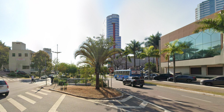 Homem morre atropelado por moto ao atravessar a Avenida Nove de Julho em Jundiaí